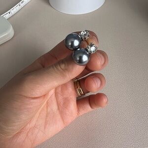 Grey round Pearl silver stud earrings